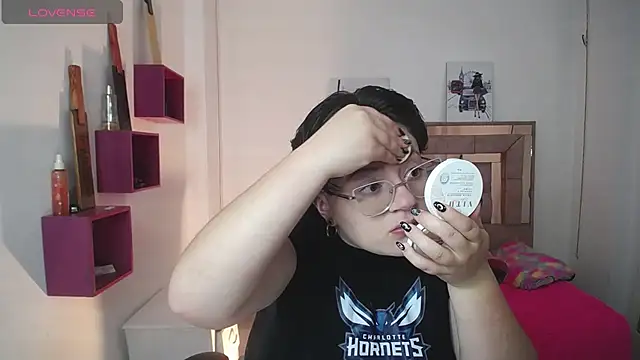 Snapshot of safyka chatting on 11-12-25, 09:36 safyka online show from 11-12-25, 09:36