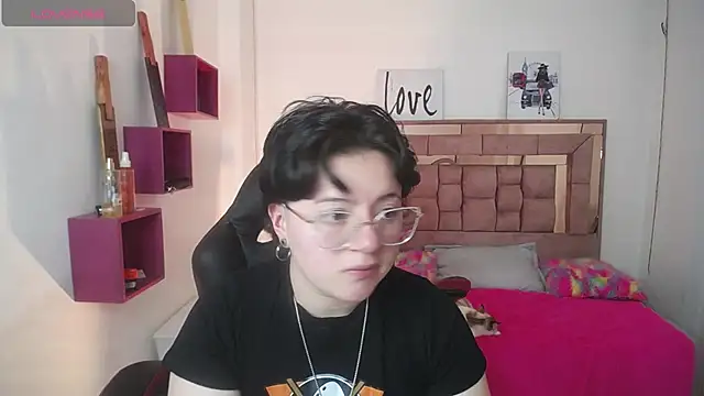 Snapshot of safyka chatting on 11-15-25, 12:52 safyka online show from 11-15-25, 12:52