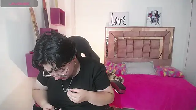 Snapshot of safyka chatting on 11-15-25, 12:56 safyka online show from 11-15-25, 12:56