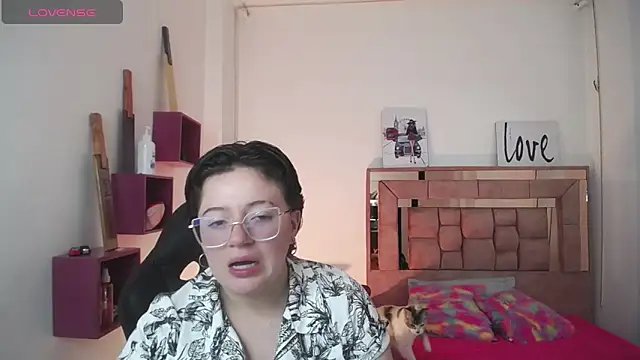 Snapshot of safyka chatting on 11-22-25, 03:05 safyka online show from 11-22-25, 03:05