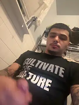 Snapshot of papiVilla23 chatting on 09-27-25, 04:39 papiVilla23 online show from 09-27-25, 04:39