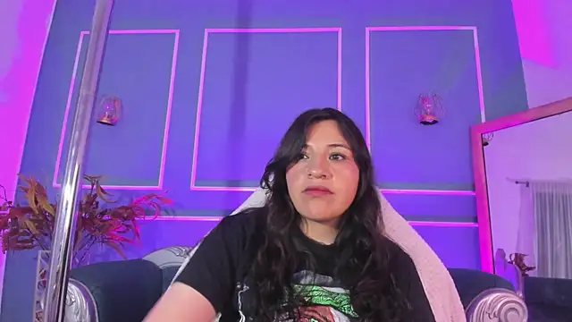 Snapshot of TaraTaylorr chatting on 10-22-25, 02:34 TaraTaylorr online show from 10-22-25, 02:34