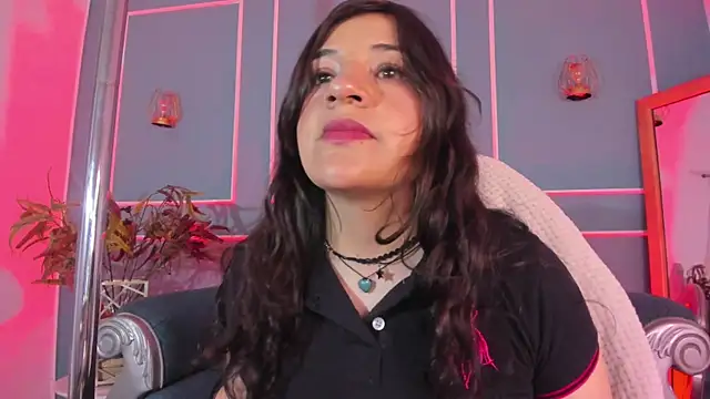 Snapshot of TaraTaylorr chatting on 10-23-25, 02:33 TaraTaylorr online show from 10-23-25, 02:33