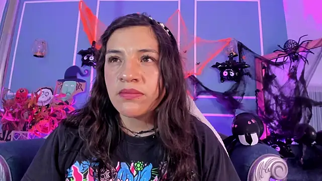 Snapshot of TaraTaylorr chatting on 10-30-25, 02:35 TaraTaylorr online show from 10-30-25, 02:35