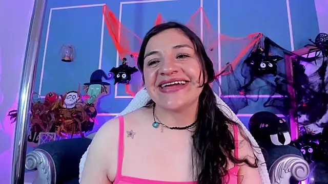 Snapshot of TaraTaylorr chatting on 10-31-25, 02:23 TaraTaylorr online show from 10-31-25, 02:23