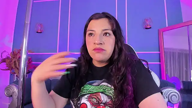 Snapshot of TaraTaylorr chatting on 11-13-25, 02:21 TaraTaylorr online show from 11-13-25, 02:21