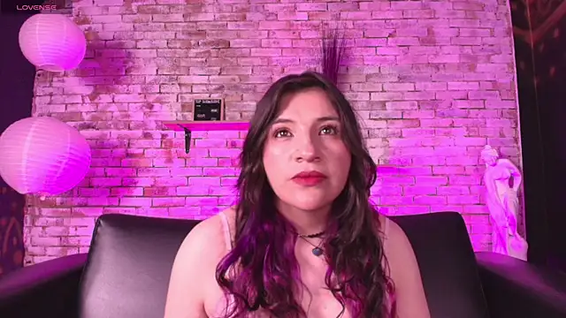 Snapshot of TaraTaylorr chatting on 11-15-25, 07:10 TaraTaylorr online show from 11-15-25, 07:10