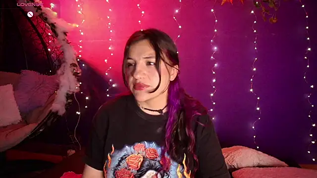 Snapshot of TaraTaylorr chatting on 11-16-25, 07:14 TaraTaylorr online show from 11-16-25, 07:14