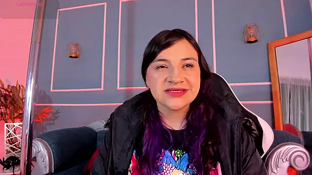 Snapshot of TaraTaylorr chatting on 11-21-25, 02:32 TaraTaylorr online show from 11-21-25, 02:32