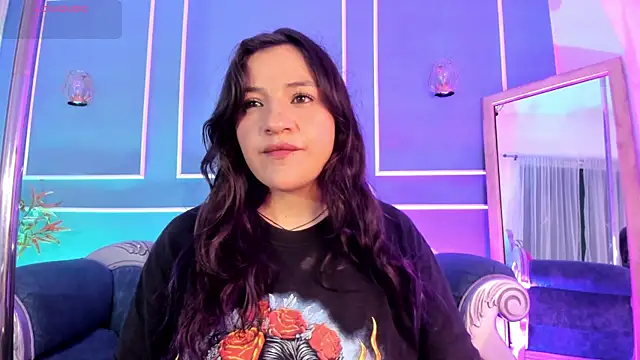 Snapshot of TaraTaylorr chatting on 11-25-25, 07:03 TaraTaylorr online show from 11-25-25, 07:03