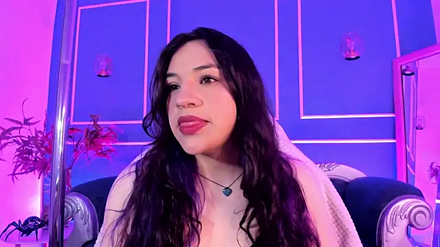 Snapshot of TaraTaylorr chatting on 12-14-25, 02:06 TaraTaylorr online show from 12-14-25, 02:06