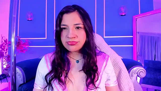 Snapshot of TaraTaylorr chatting on 12-15-25, 02:27 TaraTaylorr online show from 12-15-25, 02:27