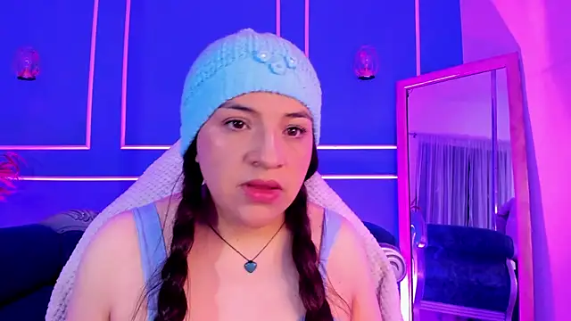 Snapshot of TaraTaylorr chatting on 12-17-25, 03:12 TaraTaylorr online show from 12-17-25, 03:12