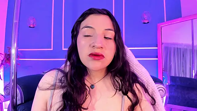 Snapshot of TaraTaylorr chatting on 12-20-25, 03:02 TaraTaylorr online show from 12-20-25, 03:02