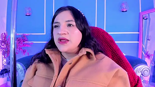 Snapshot of TaraTaylorr chatting on 01-13-26, 02:39 TaraTaylorr online show from 01-13-26, 02:39