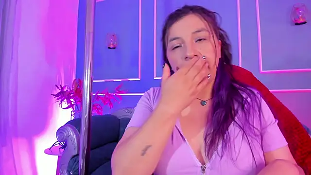 Snapshot of TaraTaylorr chatting on 02-10-26, 03:43 TaraTaylorr online show from 02-10-26, 03:43