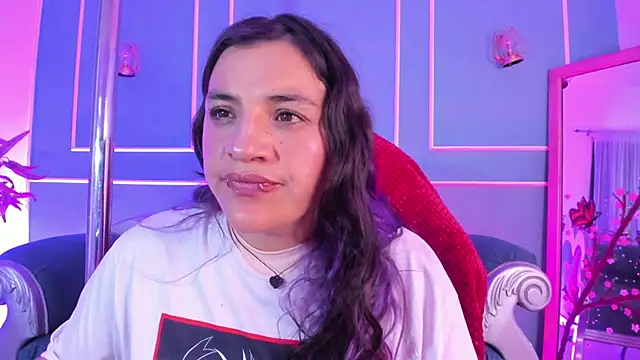 Snapshot of TaraTaylorr chatting on 02-15-26, 07:51 TaraTaylorr online show from 02-15-26, 07:51