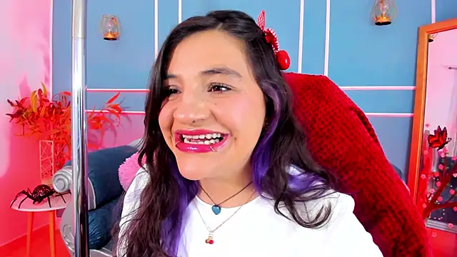 Snapshot of TaraTaylorr chatting on 03-08-26, 03:10 TaraTaylorr online show from 03-08-26, 03:10