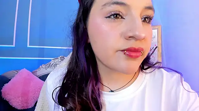 Snapshot of TaraTaylorr chatting on 04-05-26, 03:15 TaraTaylorr online show from 04-05-26, 03:15