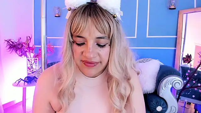 Snapshot of TaraTaylorr chatting on 04-11-26, 07:45 TaraTaylorr online show from 04-11-26, 07:45