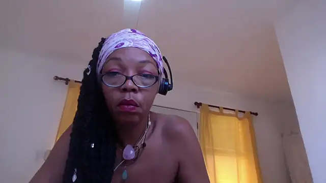 Snapshot of Ladyzee25 chatting on 09-21-25, 11:56 Ladyzee25 online show from 09-21-25, 11:56