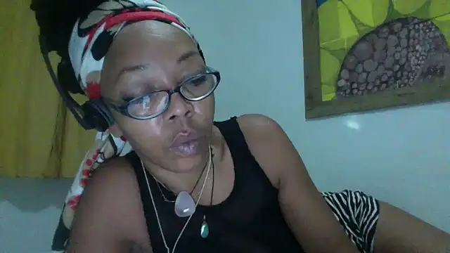 Snapshot of Ladyzee25 chatting on 09-23-25, 01:30 Ladyzee25 online show from 09-23-25, 01:30