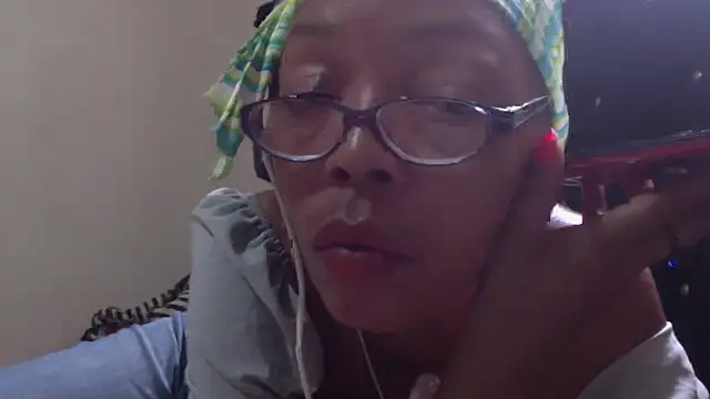Snapshot of Ladyzee25 chatting on 10-07-25, 02:47 Ladyzee25 online show from 10-07-25, 02:47