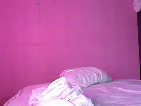 Snapshot of Ladyzee25 chatting on 04-18-26, 11:47 Ladyzee25 online show from 04-18-26, 11:47