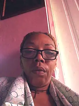 Snapshot of Ladyzee25 chatting on 05-07-26, 10:42 Ladyzee25 online show from 05-07-26, 10:42