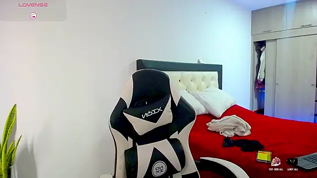 CarolinneFiotti online show from 12-03-25, 01:42