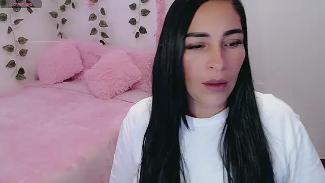 Snapshot of luna_lgomez_ chatting on 03-01-25, 10:34 luna lgomez  online show from 03-01-25, 10:34