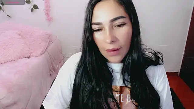 Snapshot of luna_lgomez_ chatting on 03-06-25, 11:25 luna lgomez  online show from 03-06-25, 11:25