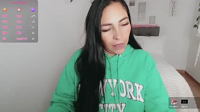 Snapshot of luna_lgomez_ chatting on 09-18-25, 03:36 luna lgomez  online show from 09-18-25, 03:36