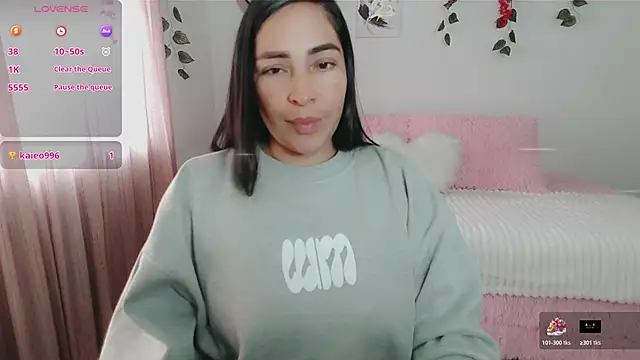 Snapshot of luna_lgomez_ chatting on 10-31-25, 02:07 luna lgomez  online show from 10-31-25, 02:07