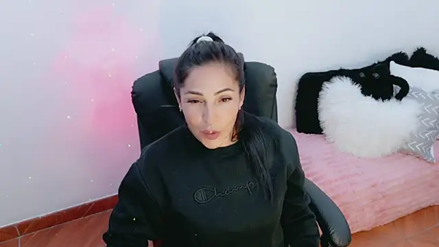 luna lgomez  online show from 03-26-26, 01:55