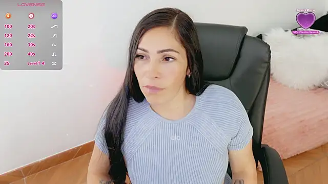 luna lgomez  online show from 04-01-26, 12:28