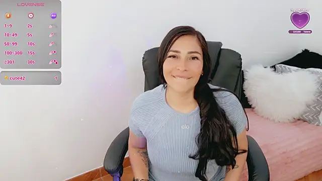 luna lgomez  online show from 04-01-26, 01:41