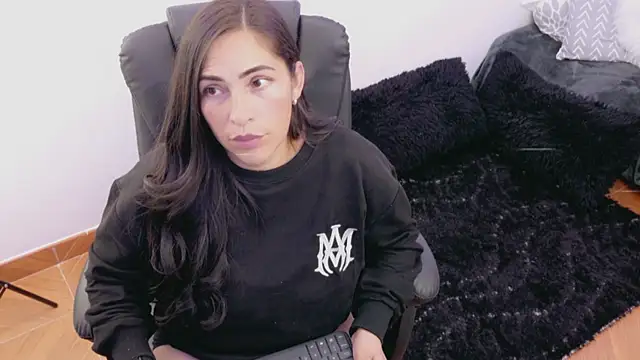 luna lgomez  online show from 04-19-26, 02:55