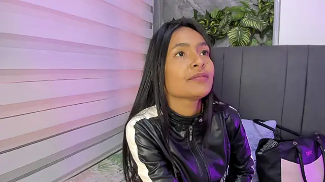 Fernanda liie  online show from 12-19-25, 12:34