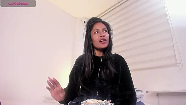 Snapshot of Fernanda_liie_ chatting on 06-18-26, 01:04 Fernanda liie online show from 06-18-26, 01:04