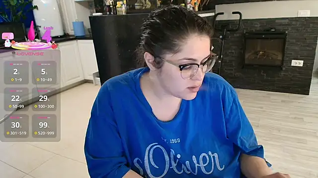 Layla- online show from 04-15-26, 11:06