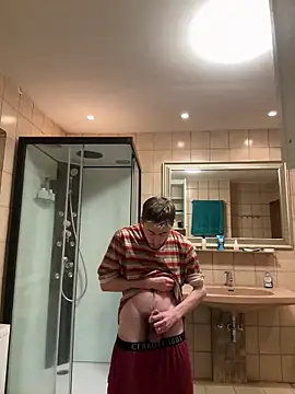 Snapshot of xy_monkeyBigCock chatting on 03-18-25, 10:37 xy monkeyBigCock online show from 03-18-25, 10:37