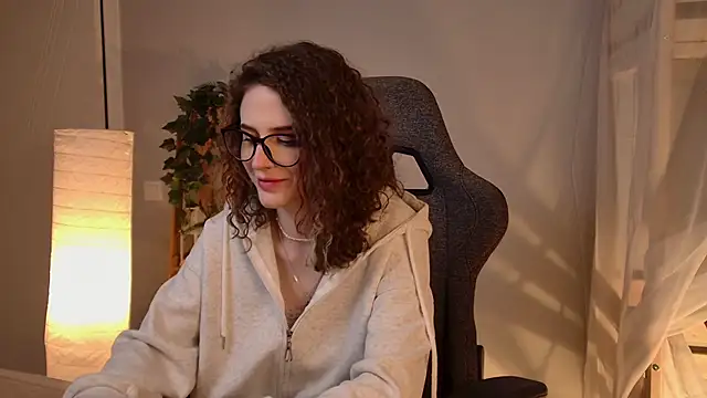 Snapshot of OliviaMcClean chatting on 02-16-26, 06:37 OliviaMcClean online show from 02-16-26, 06:37