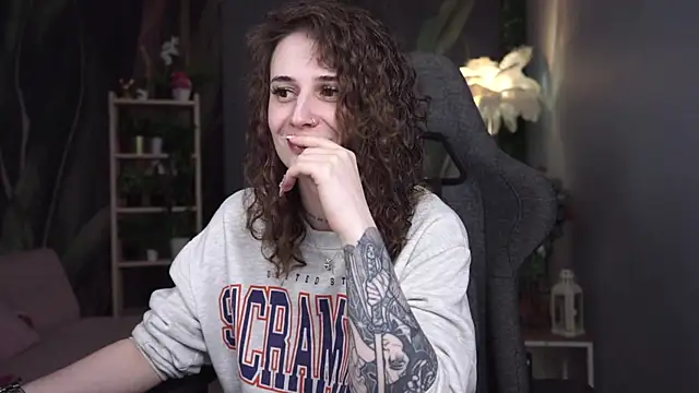 Snapshot of OliviaMcClean chatting on 04-30-26, 11:20 OliviaMcClean online show from 04-30-26, 11:20
