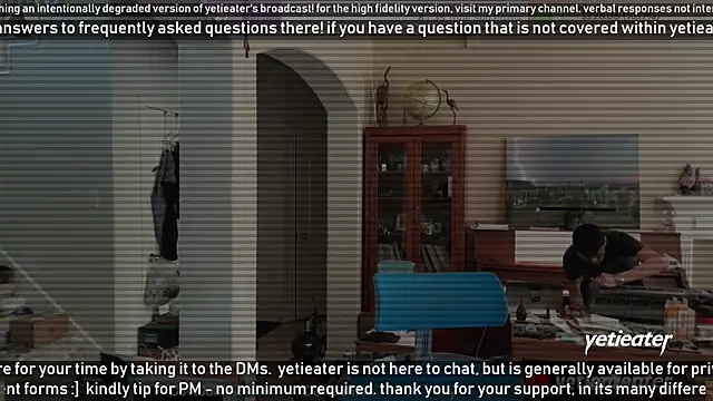 Snapshot of yetieater chatting on 12-12-24, 09:04 yetieater online show from 12-12-24, 09:04