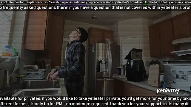 Snapshot of yetieater chatting on 01-12-25, 09:19 yetieater online show from 01-12-25, 09:19
