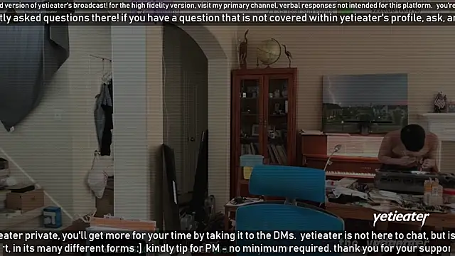 Snapshot of yetieater chatting on 02-09-25, 06:37 yetieater online show from 02-09-25, 06:37