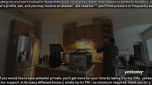 Snapshot of yetieater chatting on 02-14-25, 04:09 yetieater online show from 02-14-25, 04:09