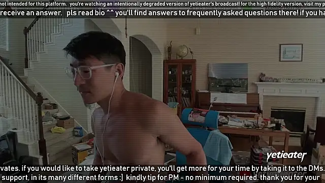 Snapshot of yetieater chatting on 03-10-25, 08:34 yetieater online show from 03-10-25, 08:34