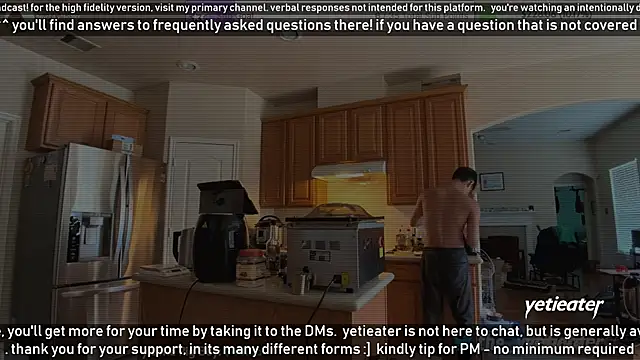 Snapshot of yetieater chatting on 03-18-25, 02:37 yetieater online show from 03-18-25, 02:37